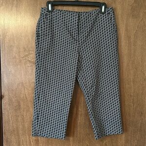 NWOT Worthington black and white capri pants